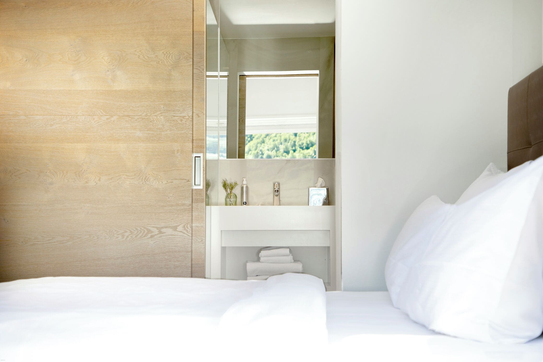 Ropa de cama de alta calidad y minibar 
