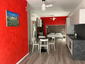 Junior Studio Suite, 1 Queen Bed with Sofa bed, Lake View, Tower