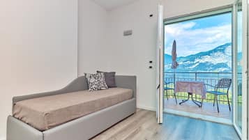 Suite Studio Junior, 1 grand lit et 1 canapé-lit, vue lac, dans la tour