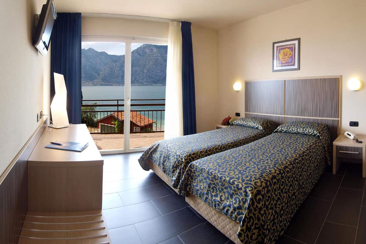 In-room safe, desk, soundproofing, free WiFi