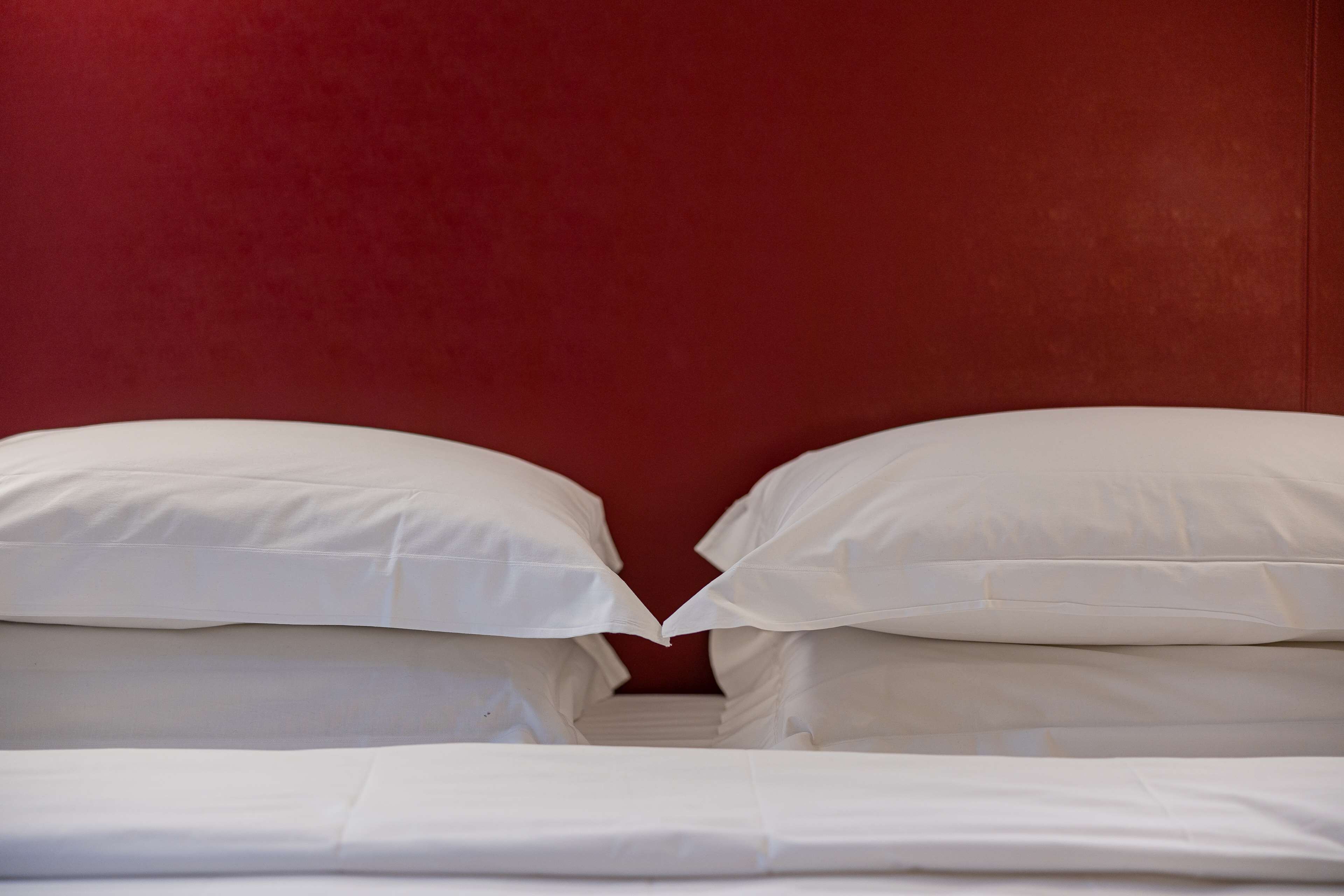 standard room, 1 king bed | 1 bedroom, minibar, in-room safe, desk