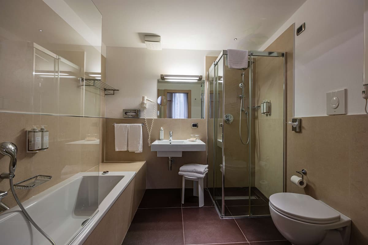 junior suite, 1 king bed (living room) | bathroom | free toiletries, hair dryer, bidet, towels