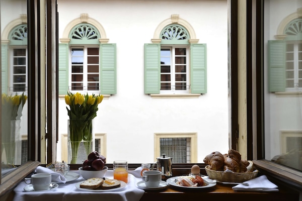 Minibar, coffres-forts dans les chambres, bureau, chambres insonorisées
