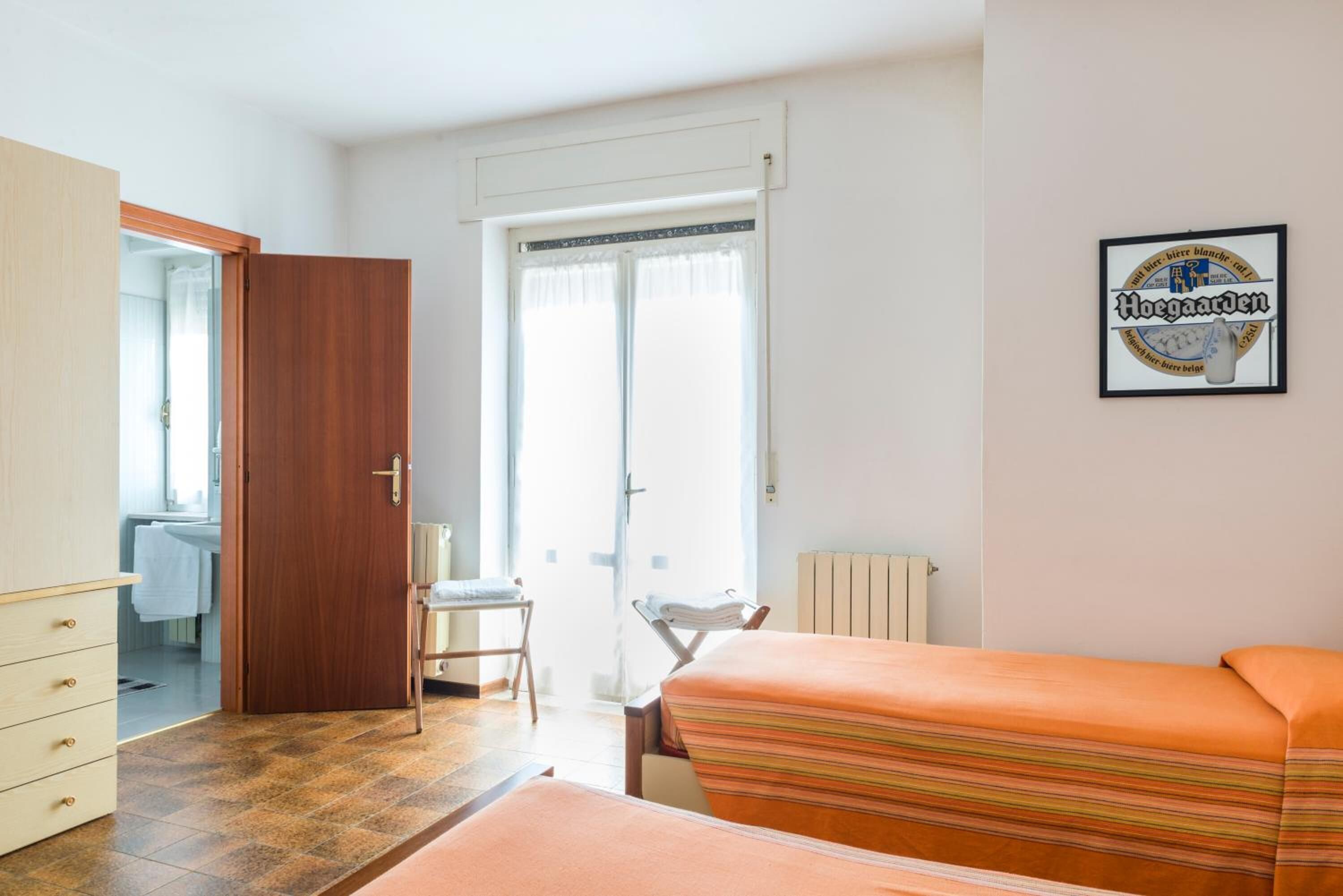 desk, cots/infant beds