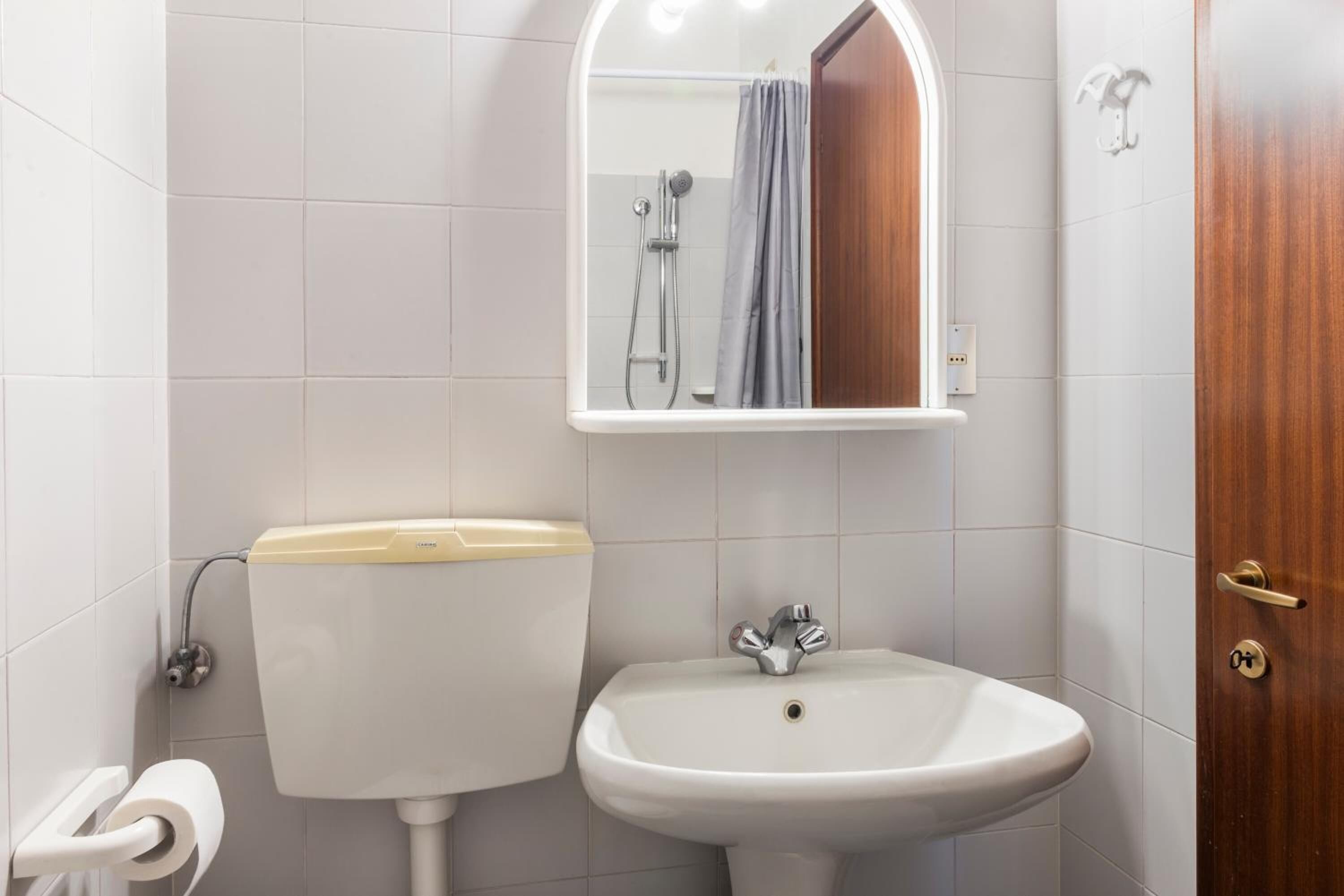 shower, bidet, towels