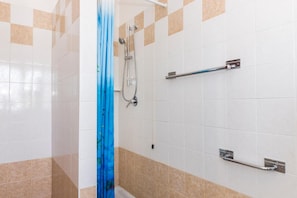 Shower, bidet, towels - Cristina (Rovere Veronese)
