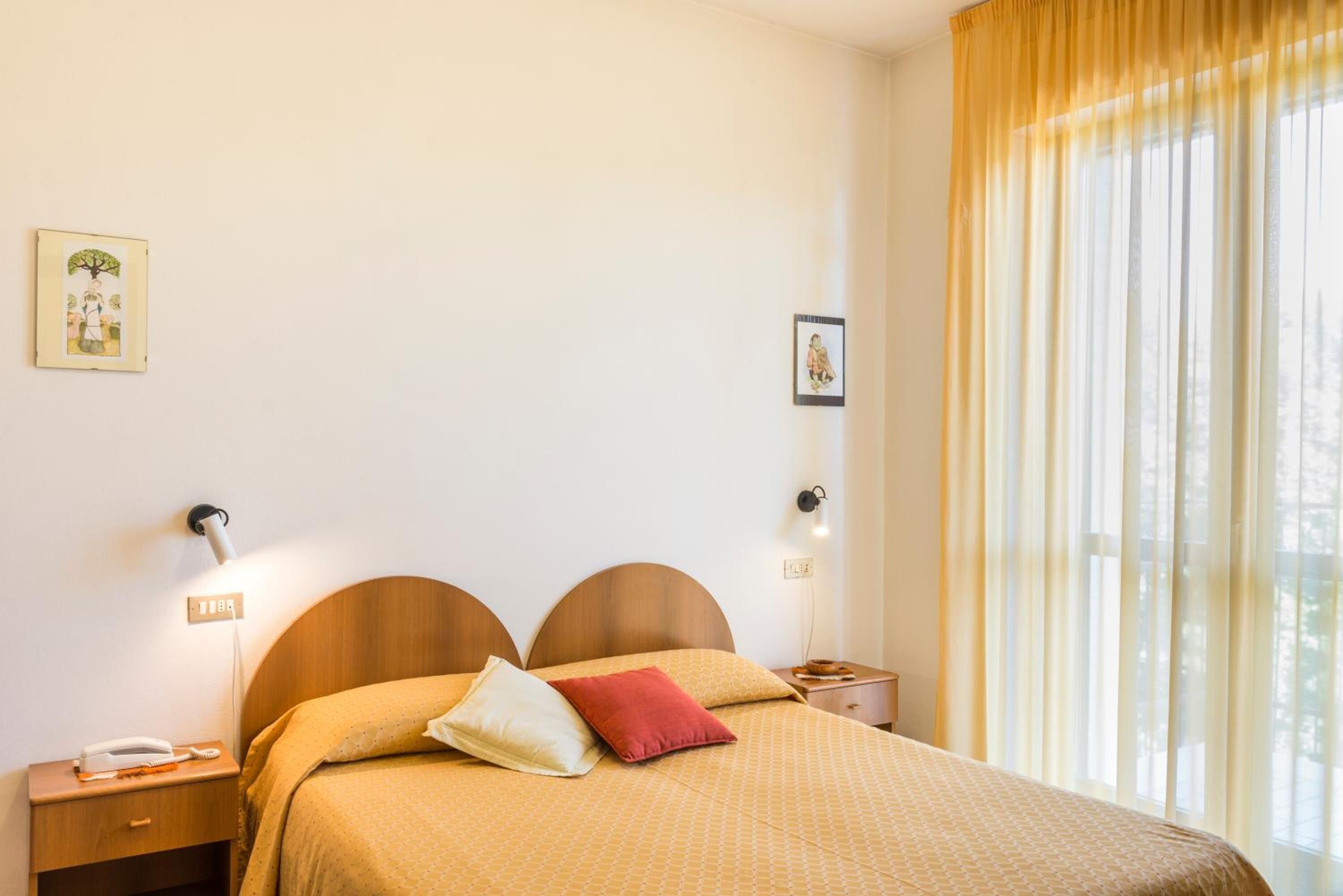 desk, cots/infant beds