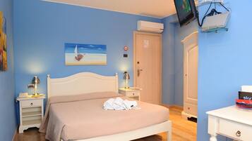 Memory foam beds, in-room safe, desk, soundproofing