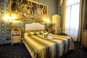 Superior Double Room | Premium bedding, down comforters, in-room safe, desk - Hotel Noemi (Venice)