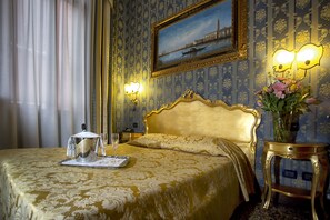 Superior Double Room | Premium bedding, down comforters, in-room safe, desk - Hotel Noemi (Venice)