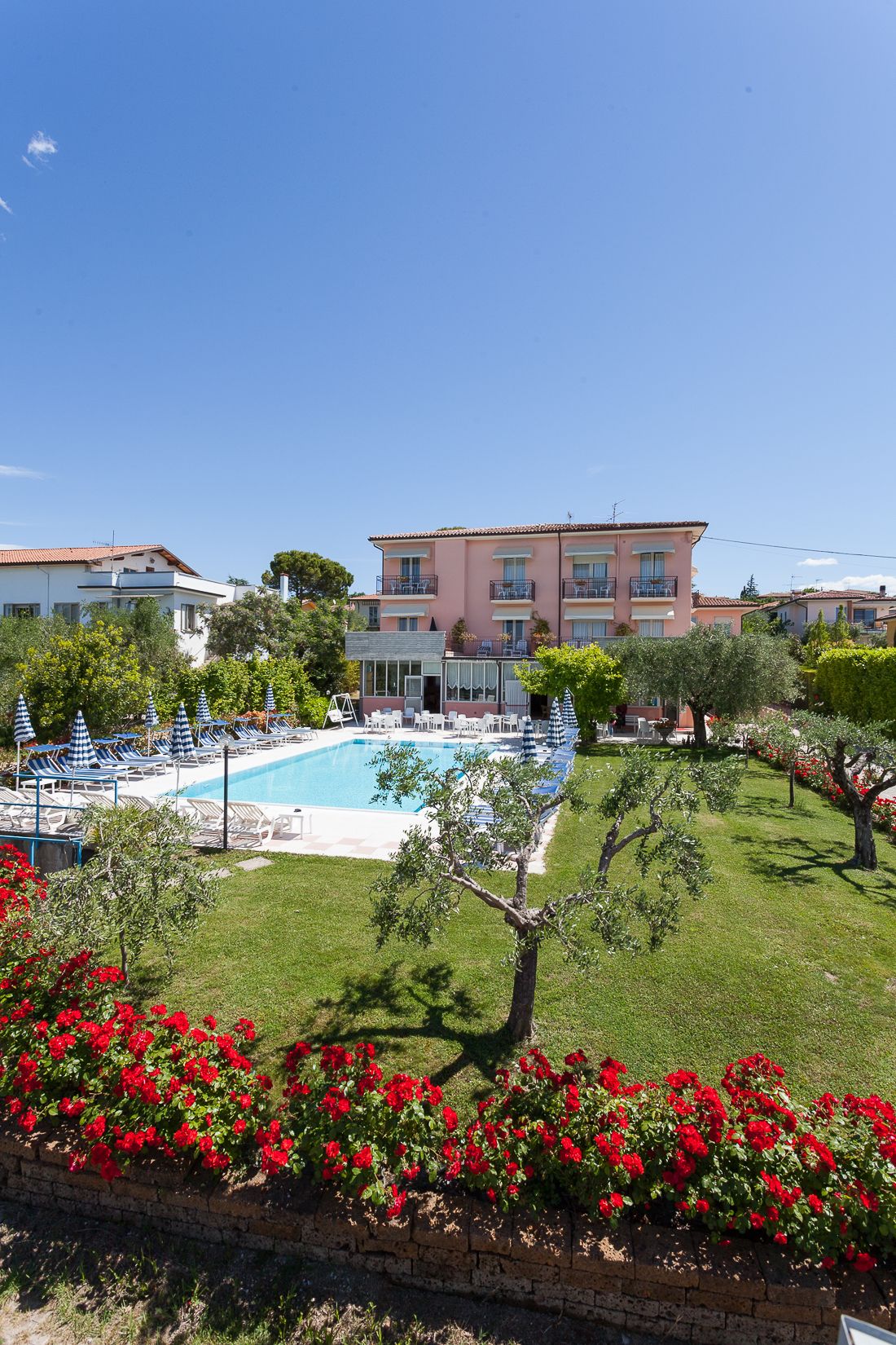 outdoor pool, a rooftop pool