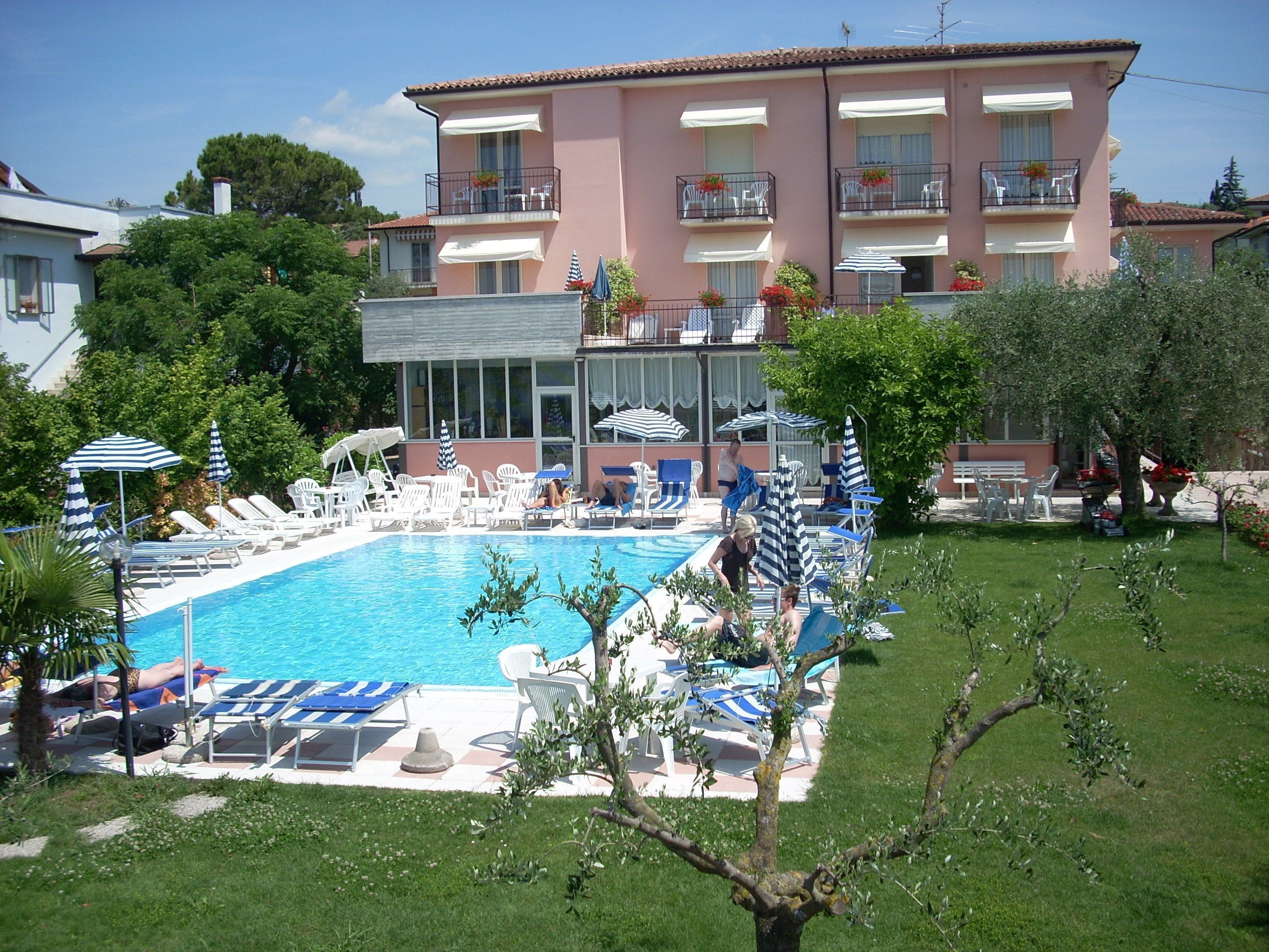 outdoor pool, a rooftop pool