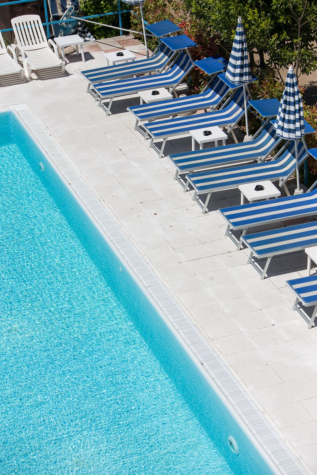 outdoor pool, a rooftop pool