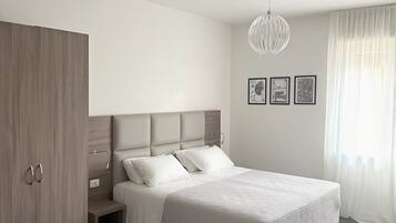In-room safe, desk, laptop workspace, free WiFi