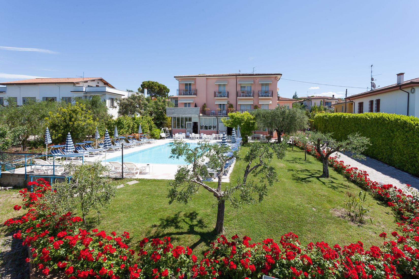 outdoor pool, a rooftop pool