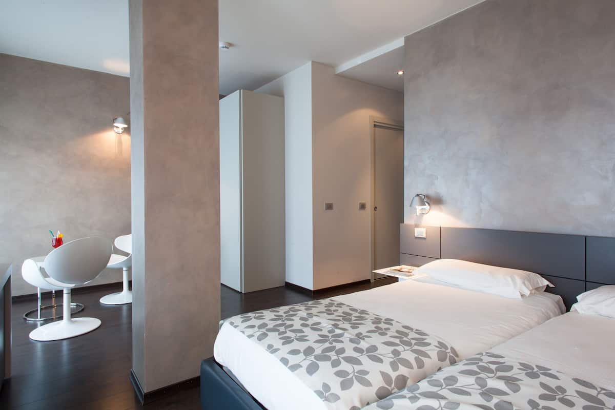 Junior suite, balkon, uitzicht op meer | Kameruitzicht