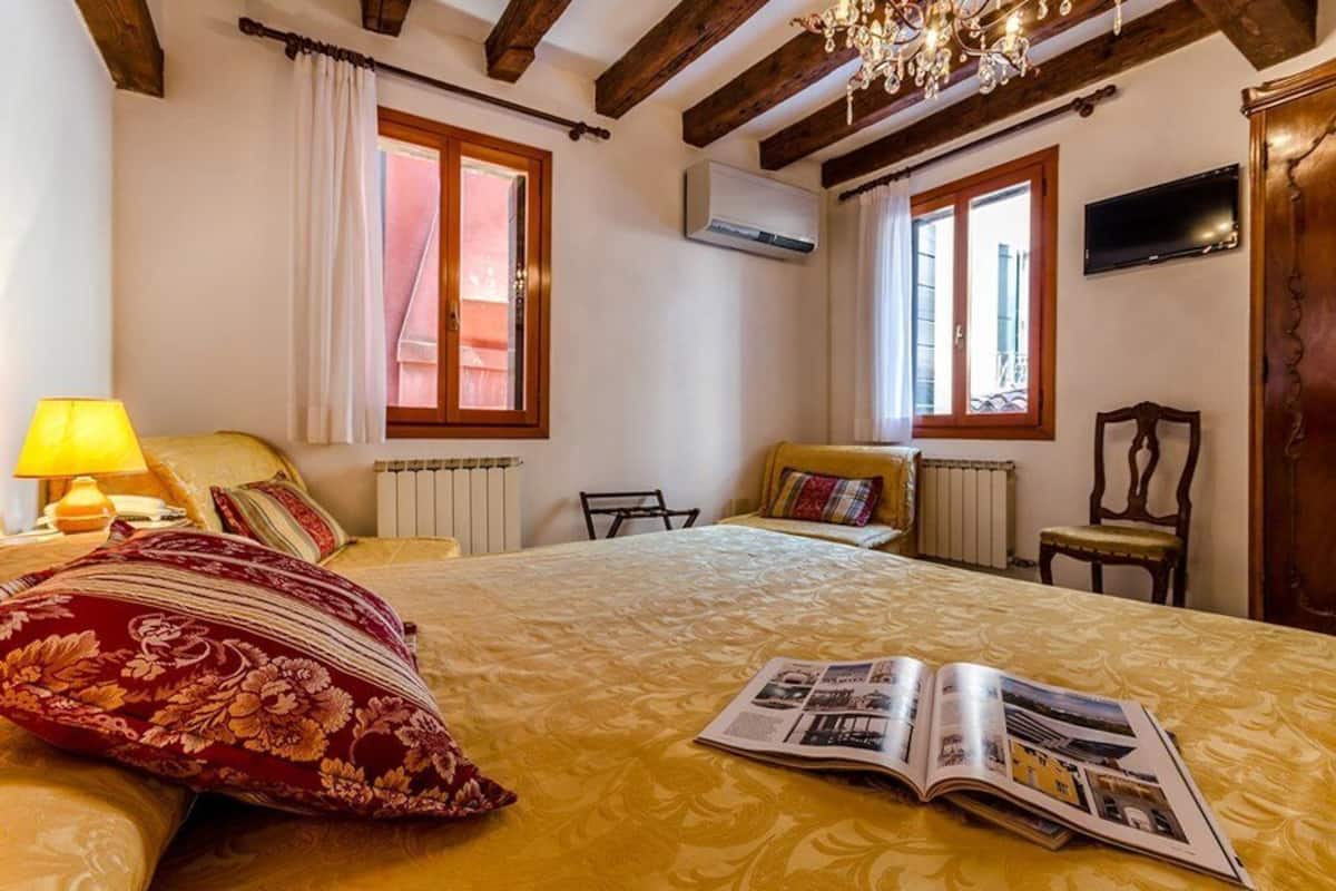 2 chambres, literie hypoallergénique, surmatelas, Wi-Fi gratuit