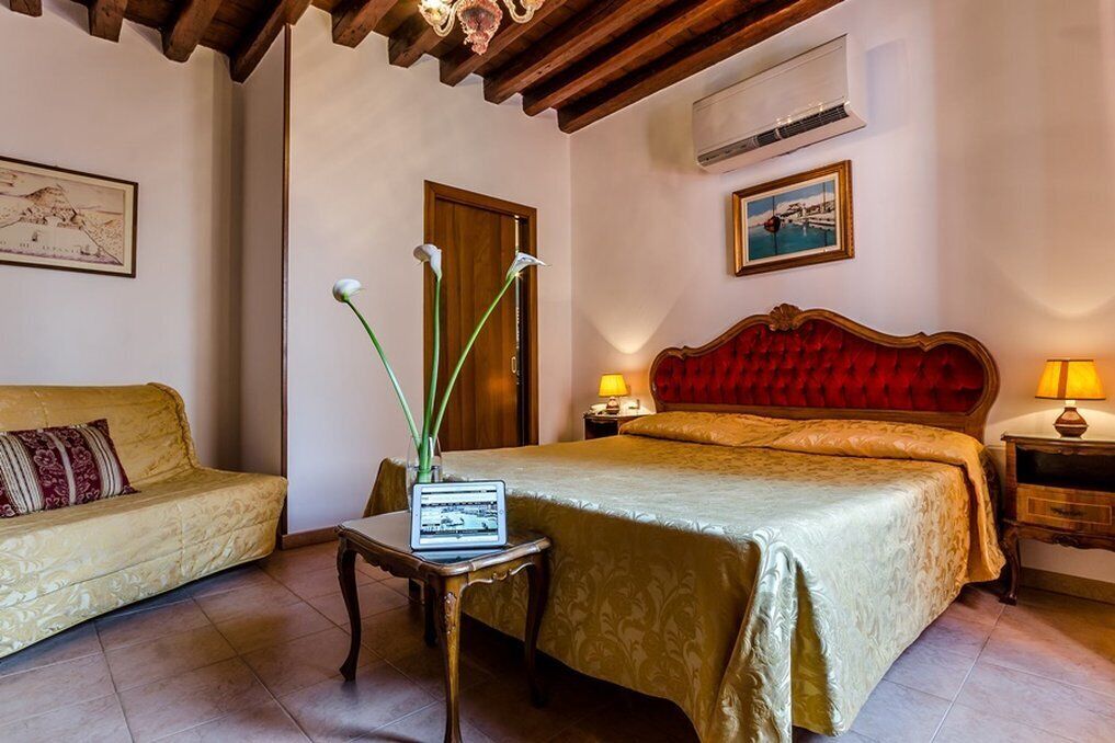 Hypo-allergenic bedding, pillow-top beds, free WiFi, bed sheets