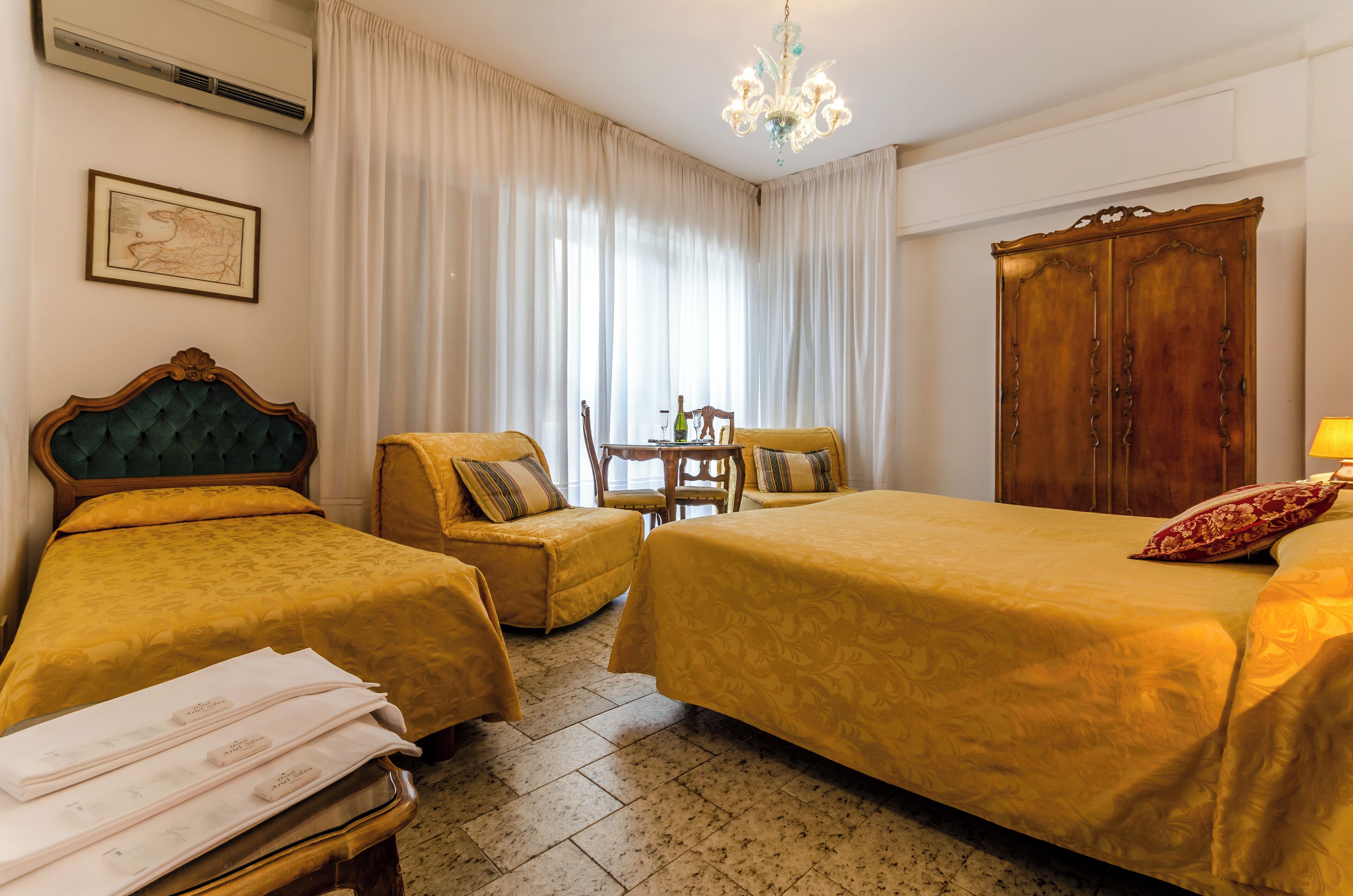 Basic Triple Room, Shared Bathroom | Hypo-allergenic bedding, pillowtop beds, free WiFi, bed sheets