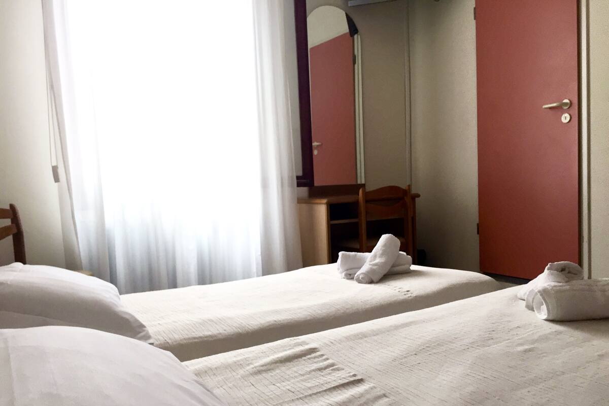 Cubrecamas, colchones con pillow-top y cortinas blackout 