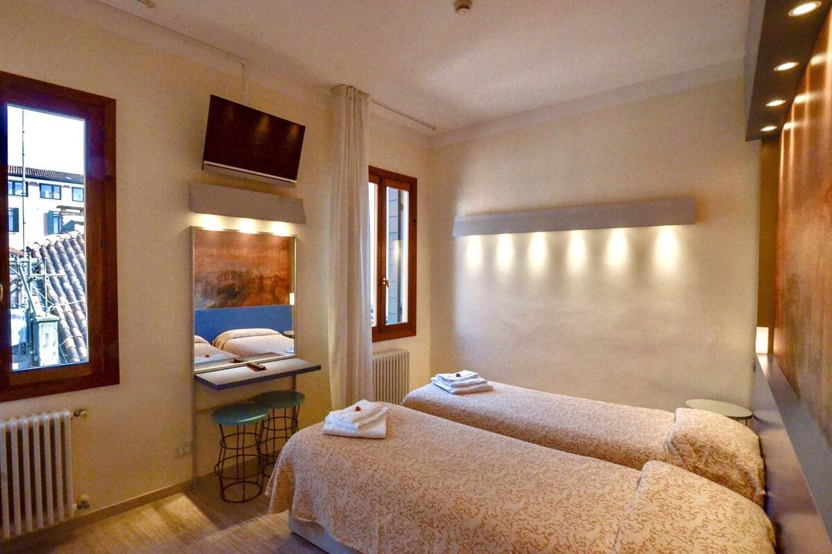 Cubrecamas, colchones con pillow-top y cortinas blackout 