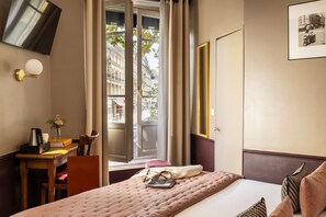 Coffres-forts dans les chambres, bureau, rideaux occultants