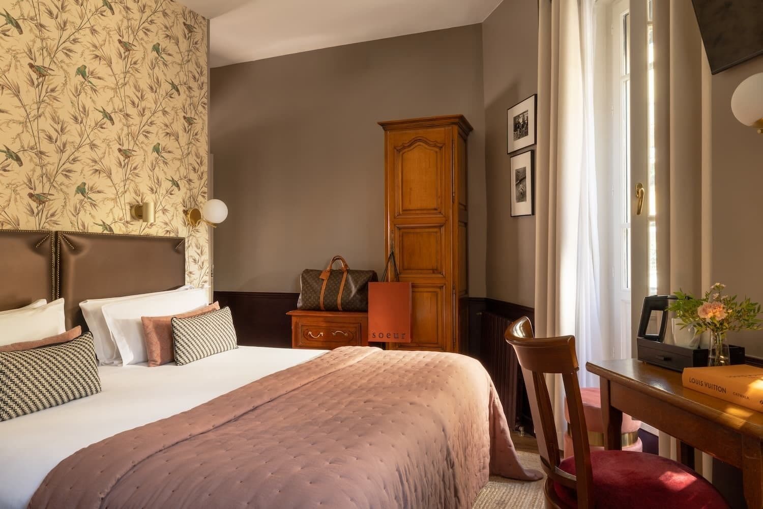 Coffres-forts dans les chambres, bureau, rideaux occultants