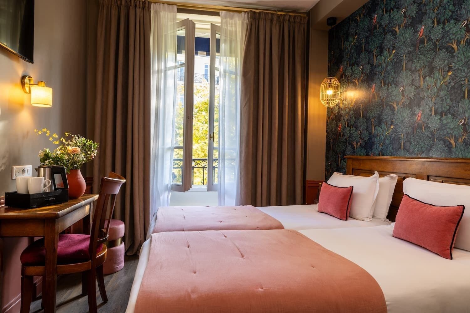 Coffres-forts dans les chambres, bureau, rideaux occultants