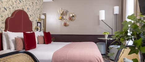 Camera Deluxe | Una cassaforte in camera, una scrivania, tende oscuranti