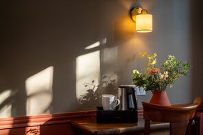 Classic Twin Room | In-room safe, desk, blackout drapes, iron/ironing board - Welcome Hotel (Paris)