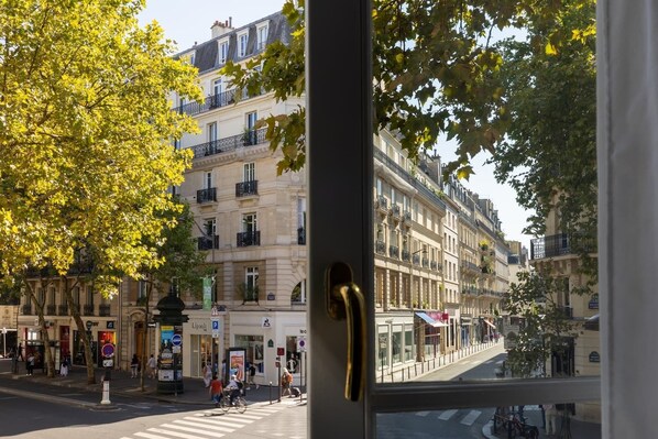 Coffres-forts dans les chambres, bureau, rideaux occultants