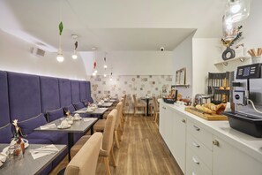 Dining -  La Parizienne (Paris)
