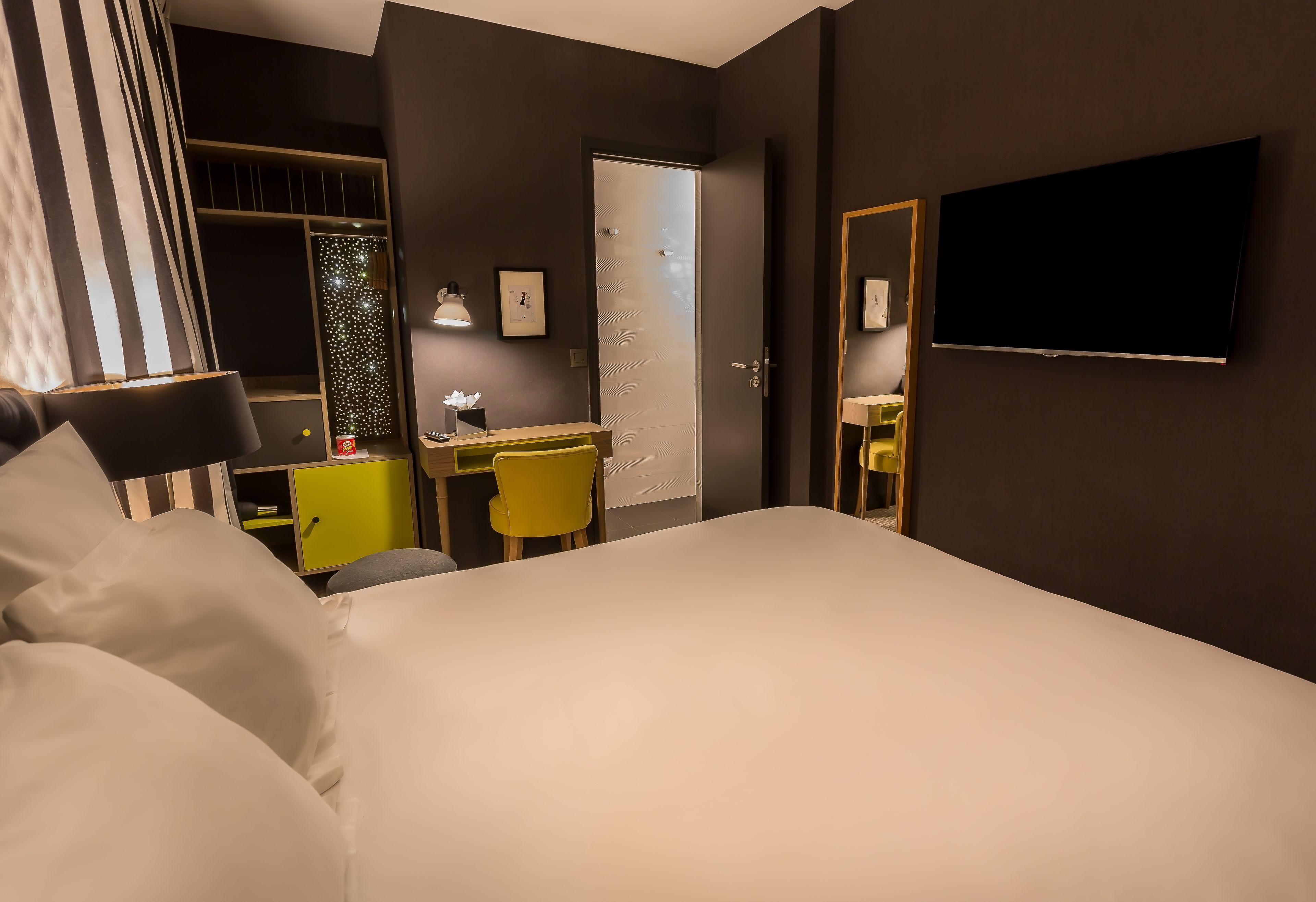 Hochwertige Bettwaren, Minibar, Zimmersafe, Schreibtisch