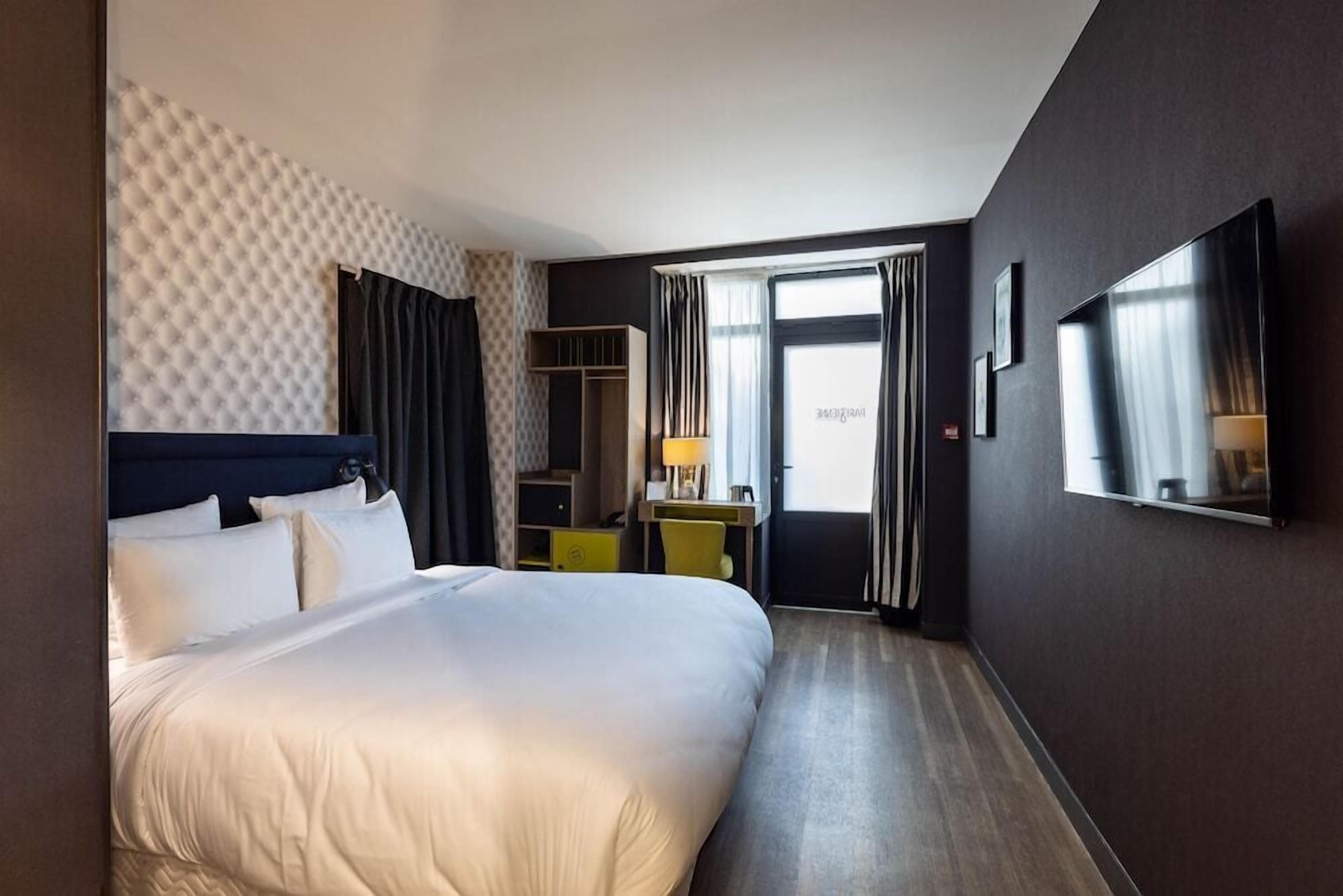 Hochwertige Bettwaren, Minibar, Zimmersafe, Schreibtisch