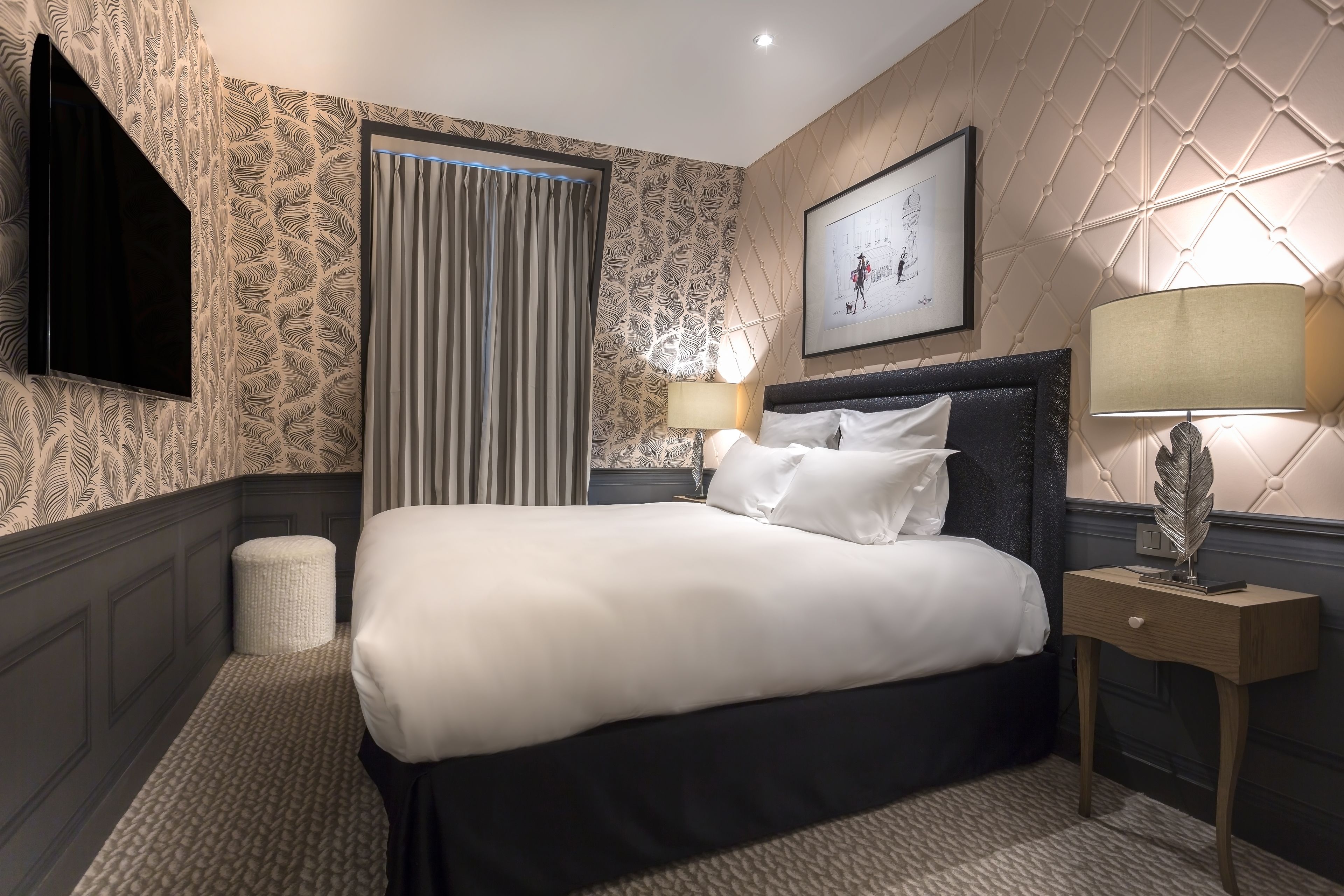 deluxe double room | premium bedding, minibar, in-room safe, desk