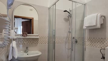 Economy-Vierbettzimmer | Badezimmer