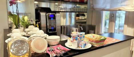 Petit déjeuner continental (7 EUR par personne)