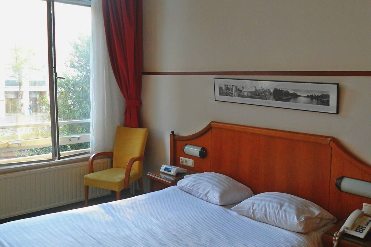 Standard Room, 1 Double Bed, Canal View | In-room safe, desk, rollaway beds, free WiFi
