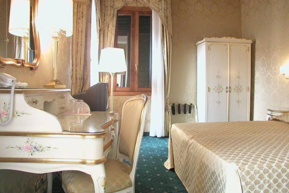 Frette Italian sheets, minibar, in-room safe, free cots/infant beds
