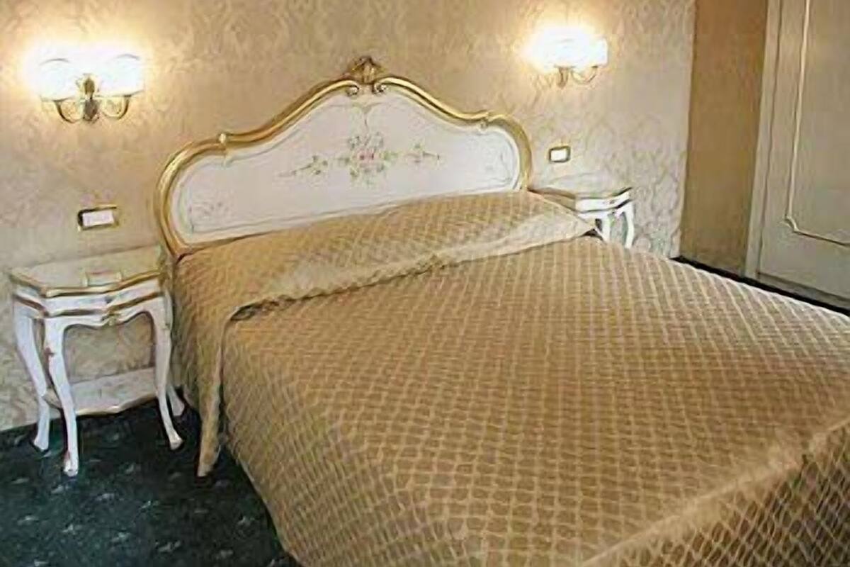 Double or Twin Room | Frette Italian sheets, minibar, in-room safe, free cots/infant beds