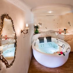 Sauna, steam room, body treatments, aromatherapy, hot stone massages