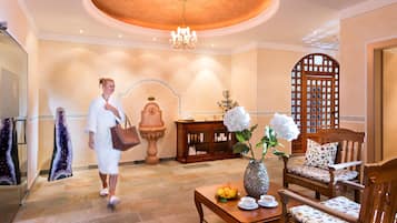 Sauna, baño de vapor, tratamientos corporales y aromaterapia