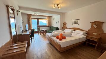 Camera Comfort con letto matrimoniale o 2 letti singoli, non fumatori, vista montagna (2 pax) | Una cassaforte in camera, una scrivania, postazione laptop