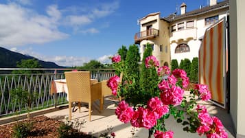 Suite Deluxe, non fumatori, vista montagna con letto matrimoniale o 2 letti singoli (2 pax) | Terrace/patio
