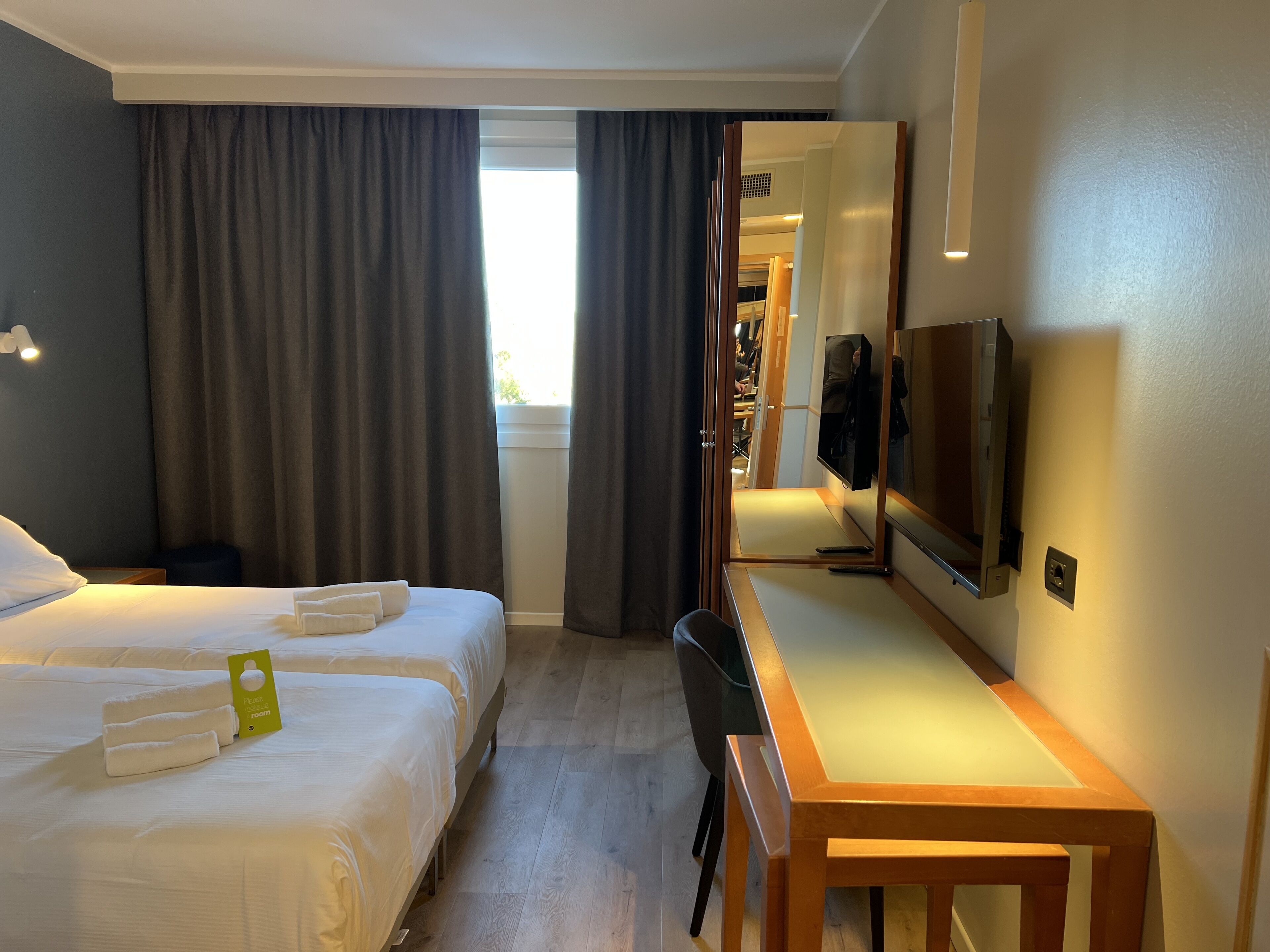 Twin Room | In-room safe, desk, soundproofing, free WiFi