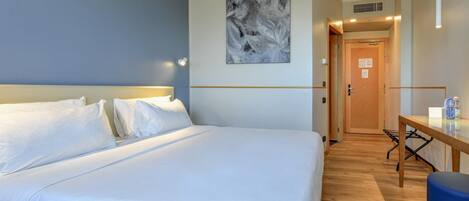 Zimmersafe, Schreibtisch, schallisolierte Zimmer, kostenloses WLAN