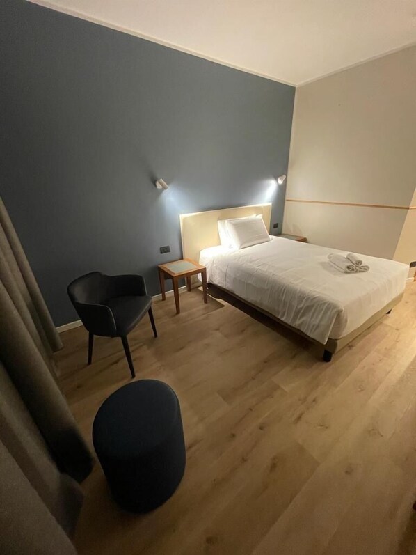 Habitación individual superior | Caja de seguridad en la habitación, escritorio y insonorización