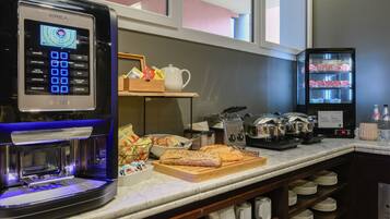 Desayuno buffet diario (EUR 9.50 por persona)