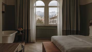 Hochwertige Bettwaren, Daunenbettdecken, Minibar, Zimmersafe