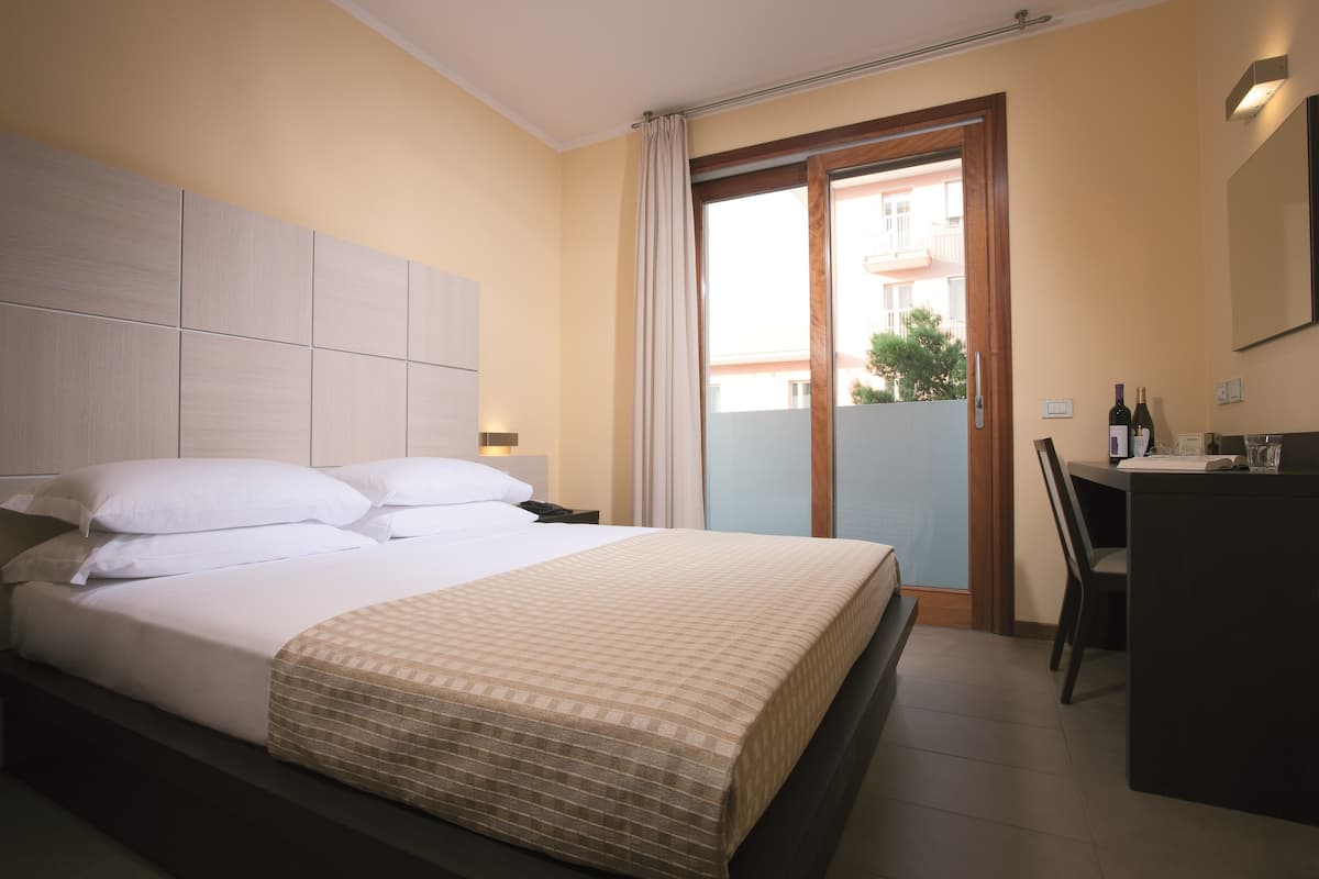 deluxe suite (4 people) | in-room safe, desk, soundproofing, iron/ironing board